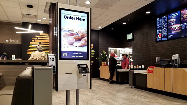 Non è necessario fare la fila per ordinare dopo l'arrivo della macchina per l'ordinazione self-service