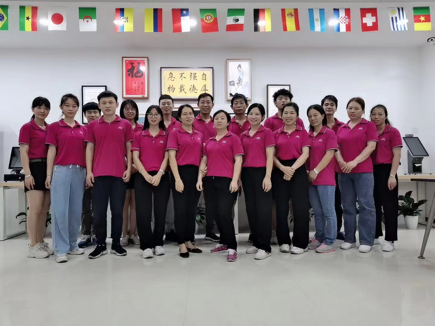 Shenzhen Sui Yi Touch Computer Co., Ltd. organizza una partita di ping pong per i dipendenti