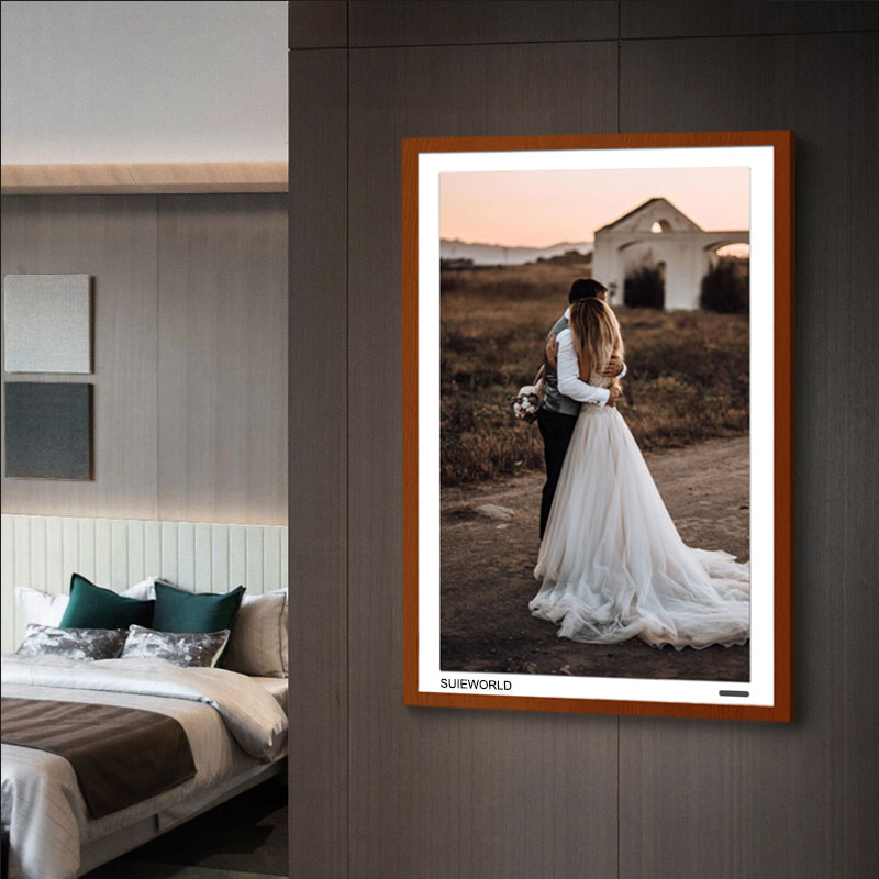 Cornice per foto digitali per video di matrimonio in camera da letto